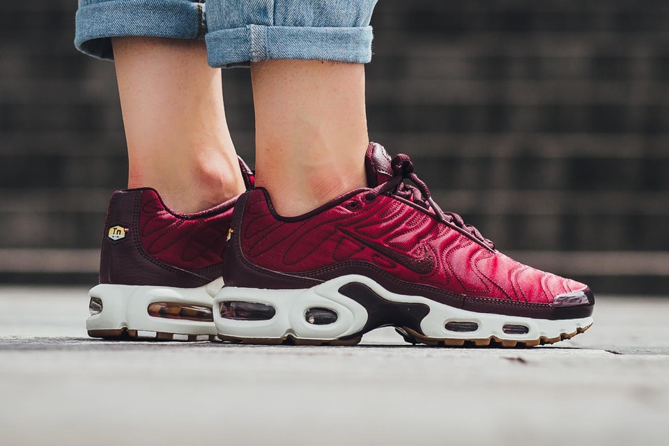 nike air max maroon and gray