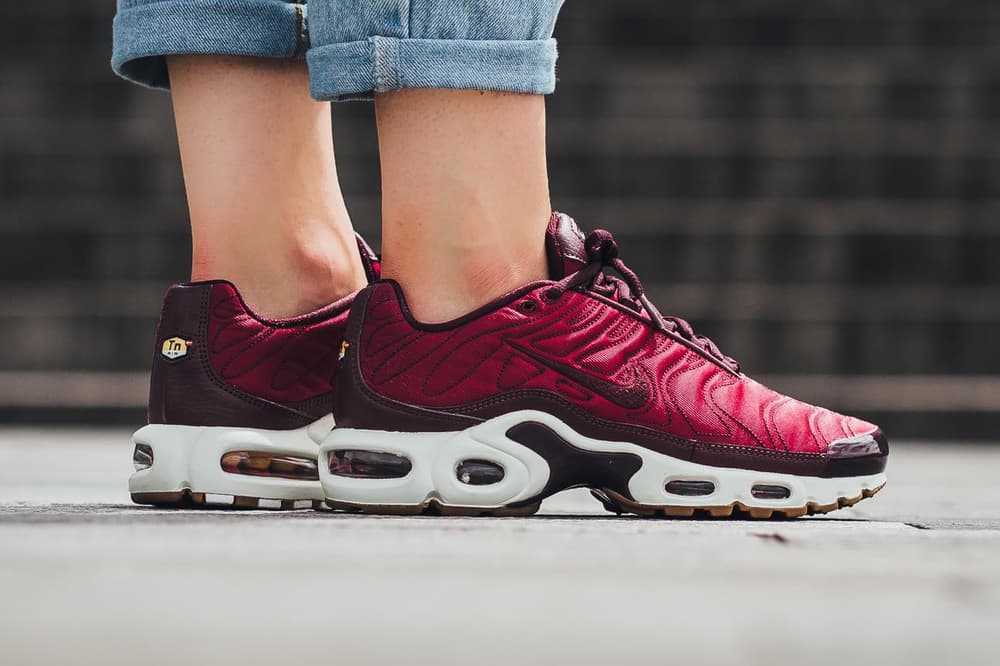 nike air max 2017 maroon