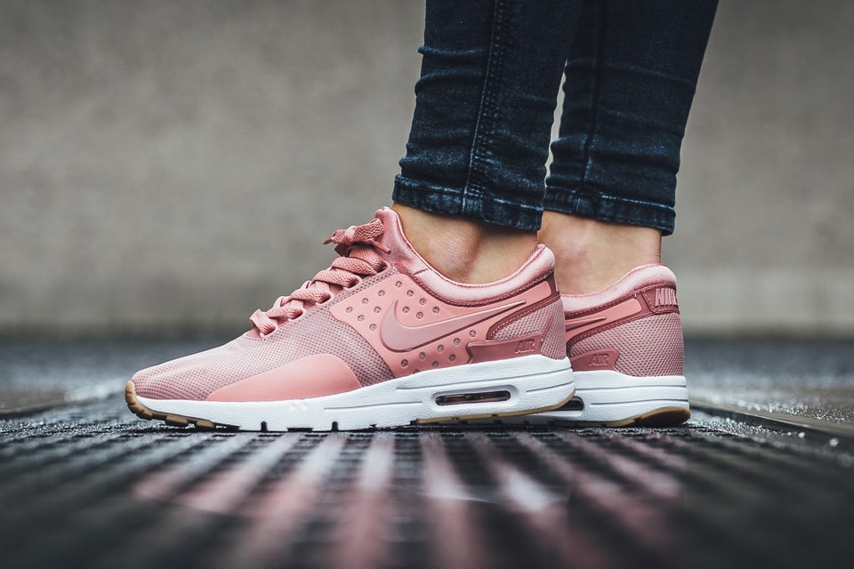 nike air max plus red stardust