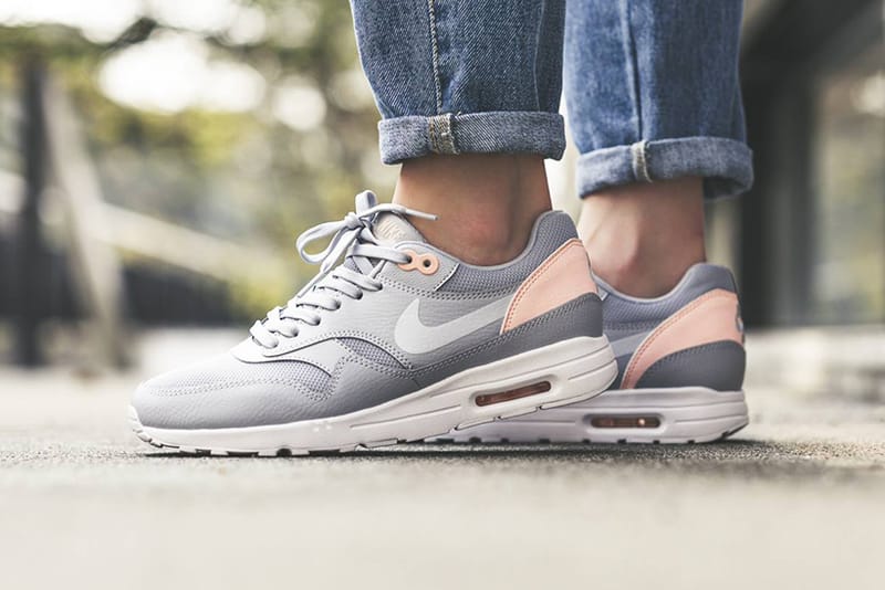 nike air max 1 pure platinum wolf grey