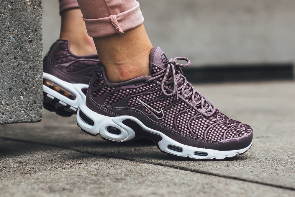 nike air max plus taupe grey