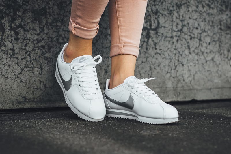 {keywor d} nike cortez silver