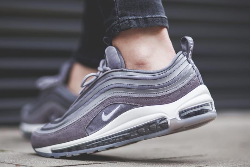 Air max 95 clearance silver bullet on feet