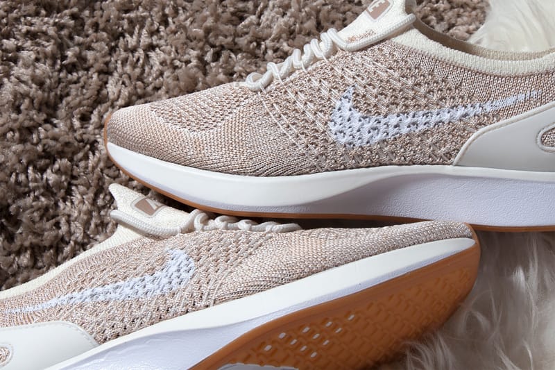 Nike flyknit racer womens hot sale gold