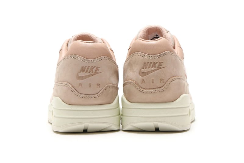 Air max hotsell 1 pinnacle sand