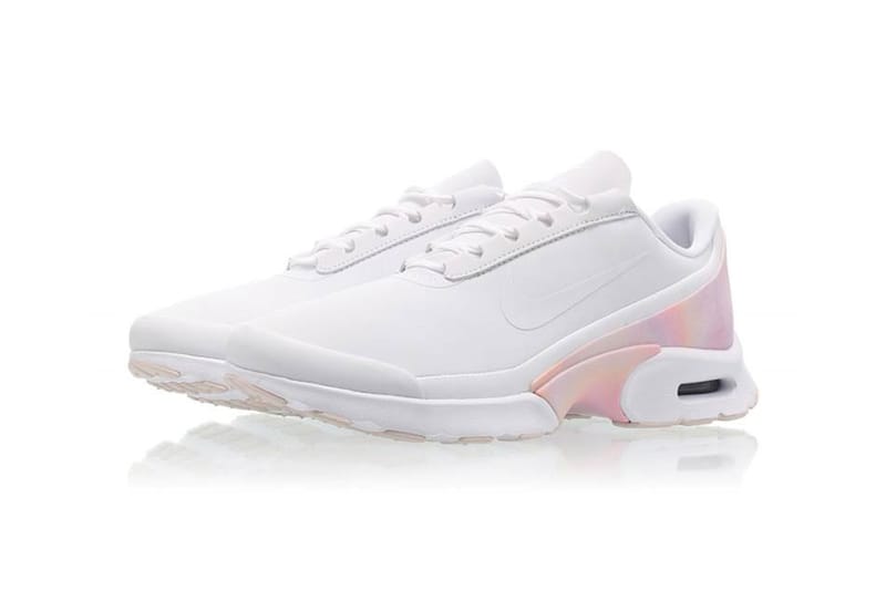 Buy Nike Air Max Jewell With a Rose Pink Detail Hypebae