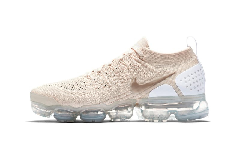 Women's nike air vapormax flyknit 2 running hot sale shoes white