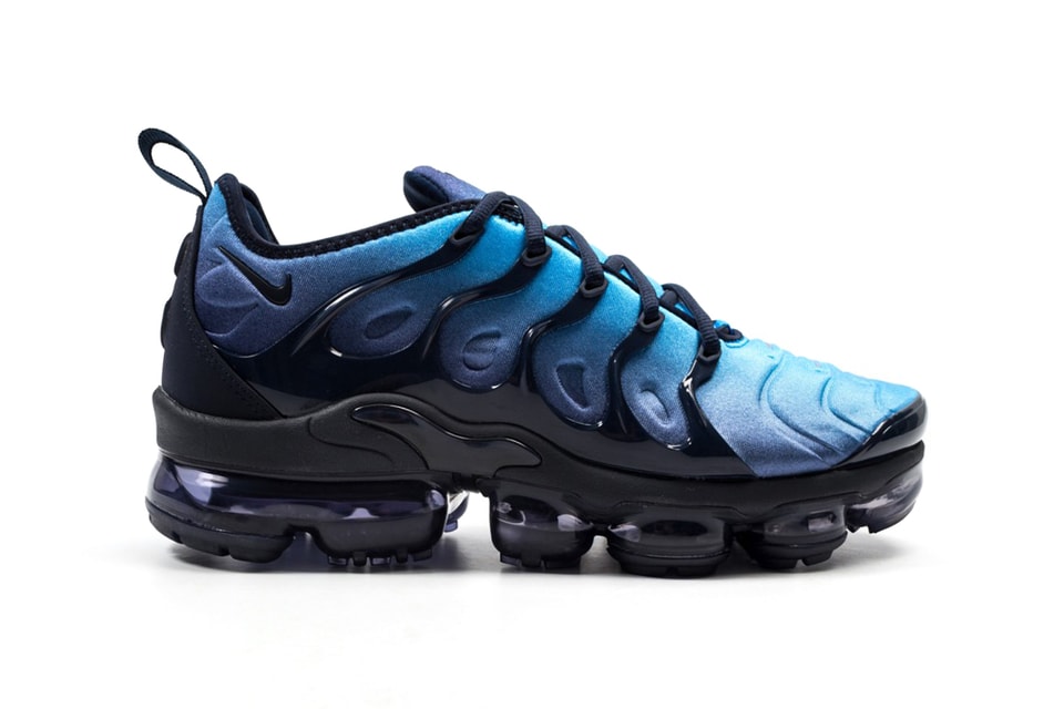 blue air max vapormax plus