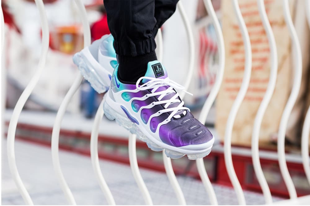 white and purple nike vapormax