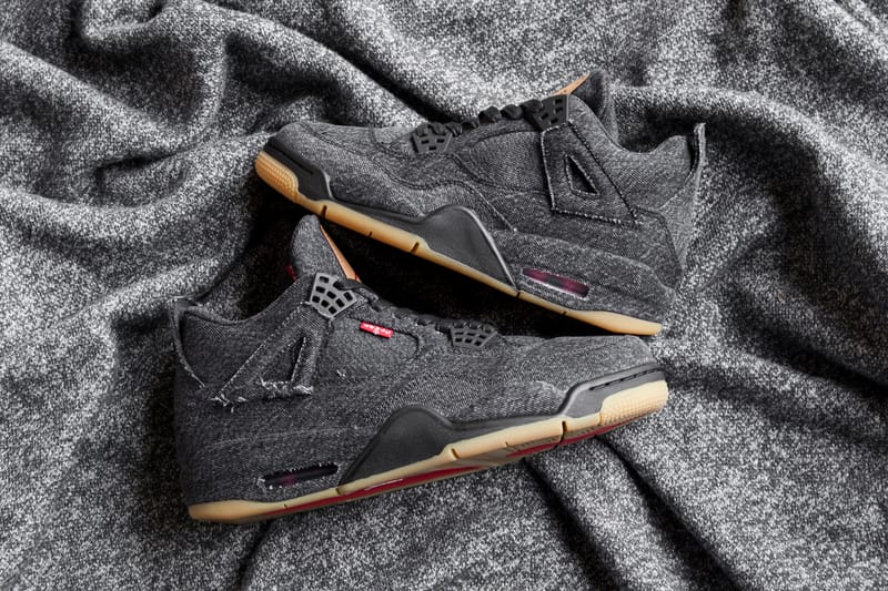 Jordan 4 levis black clearance on feet