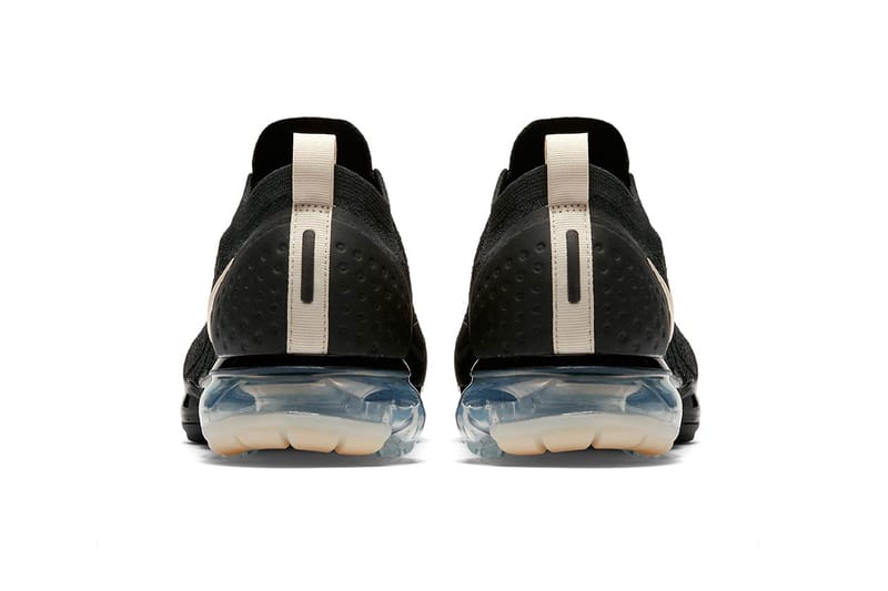 Black vapormax clearance moc 2