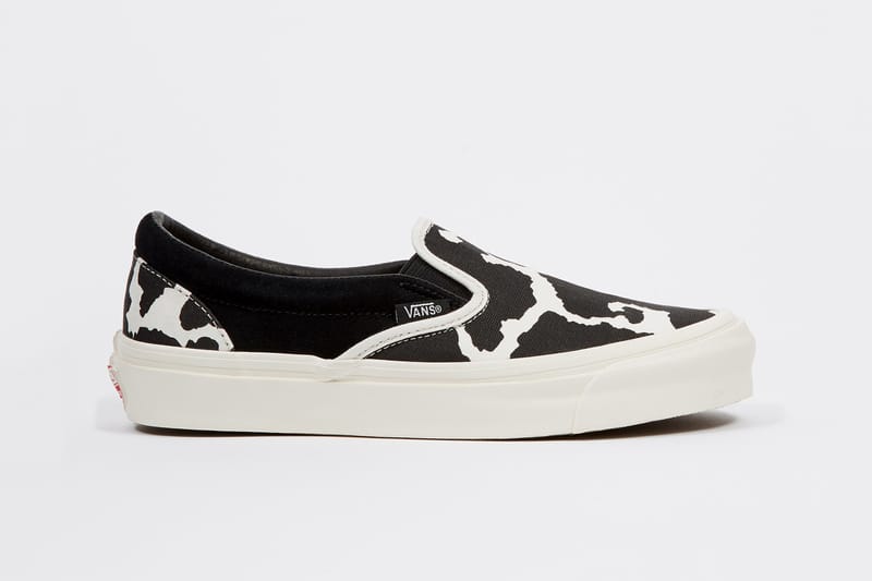 Vans vault black outlet slip on