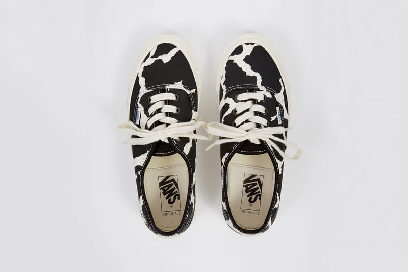 Vans vault slip outlet on black white