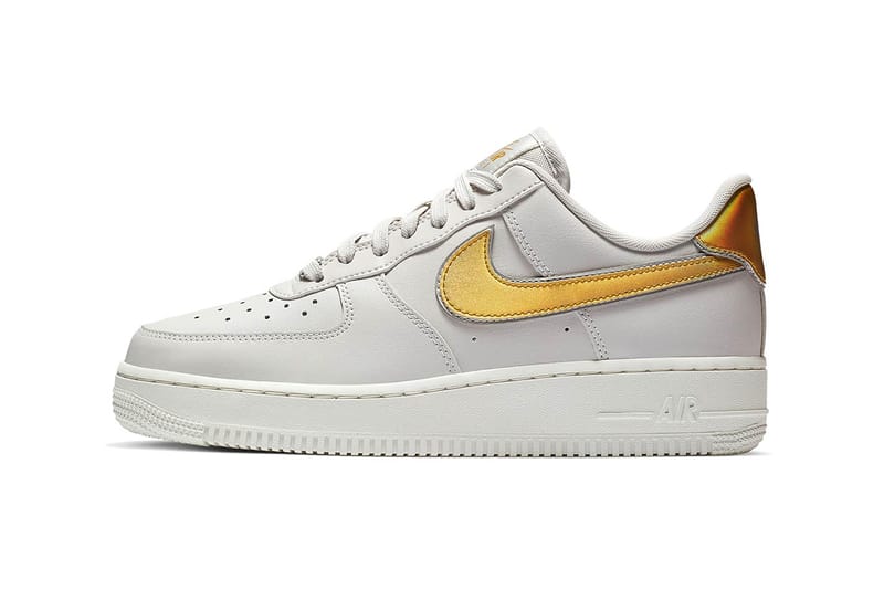 Nike air force clearance 1 with gold tick