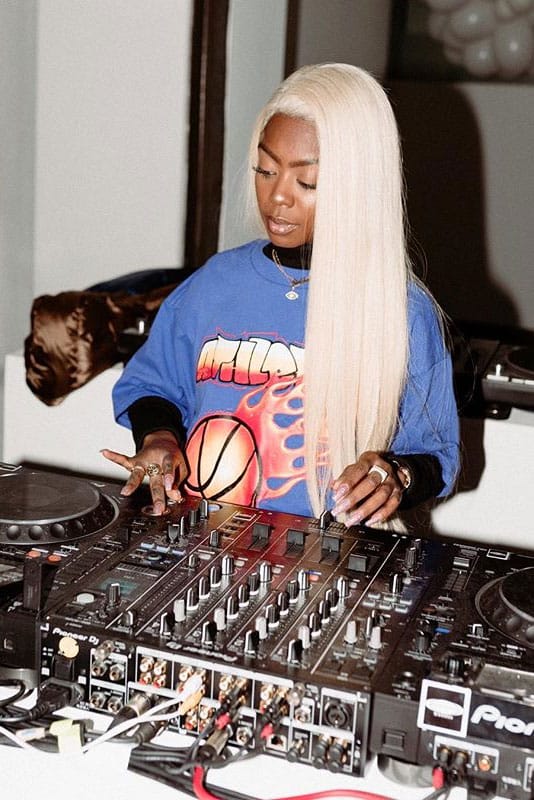Female top hypebeast instagram