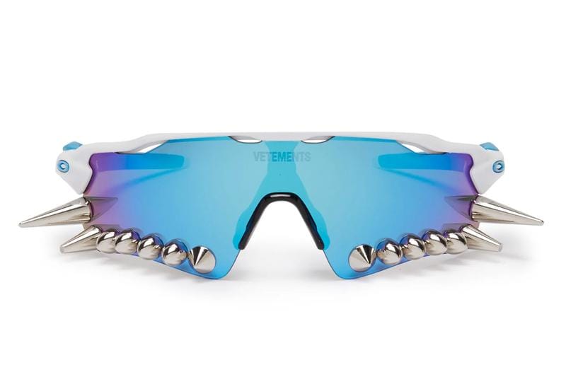 Vetements x hot sale oakley sunglasses