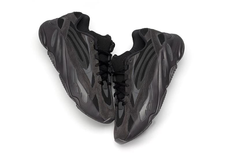 Black yeezy 700 v2 online