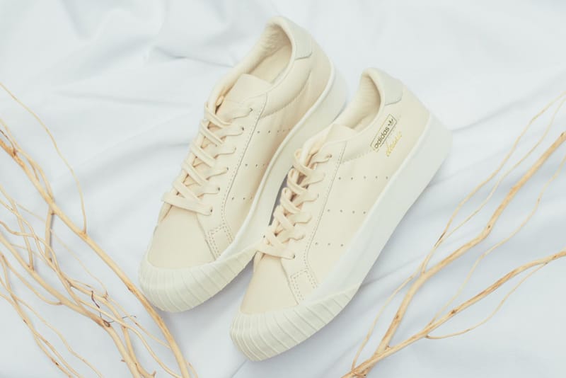 Cream on sale adidas trainers