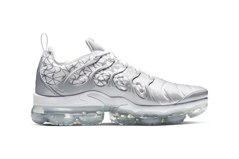nike vapormax plus metallic silver