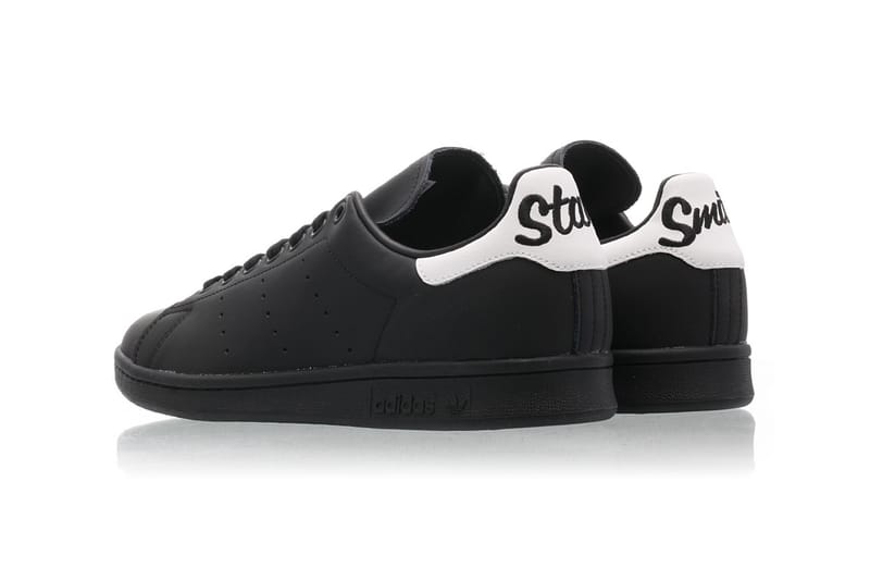 Stan smith logo discount cursive