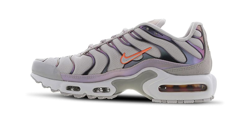 White holographic deals nike air max