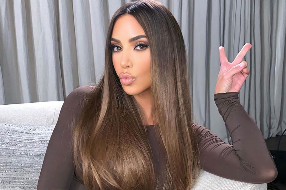 Kim Kardashian's Blue Hair Transformation in 2017 - wide 5