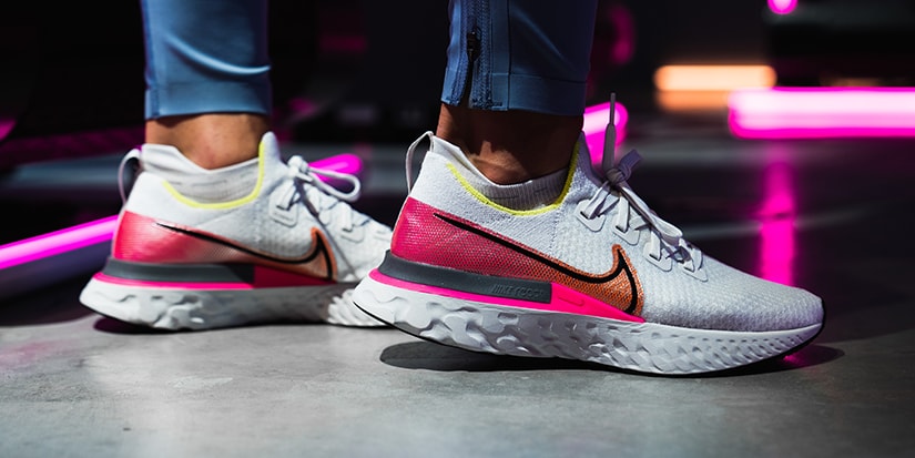 nike infinity react white pink
