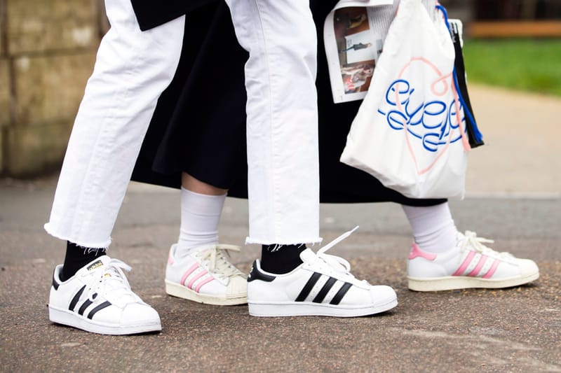 Adidas superstar all white no clearance stripes