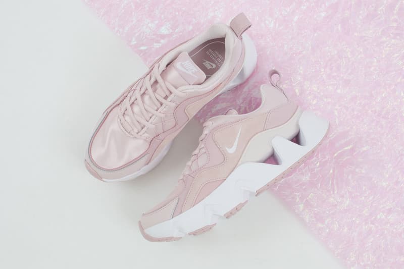 nike ryz 365 pink and white