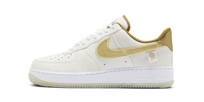 Nike air force gold on sale white