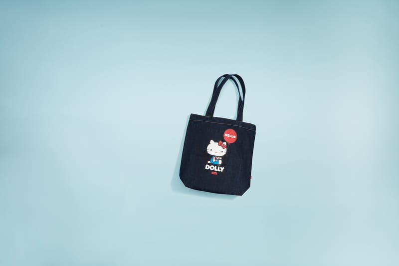 Levi's hello discount kitty tote bag