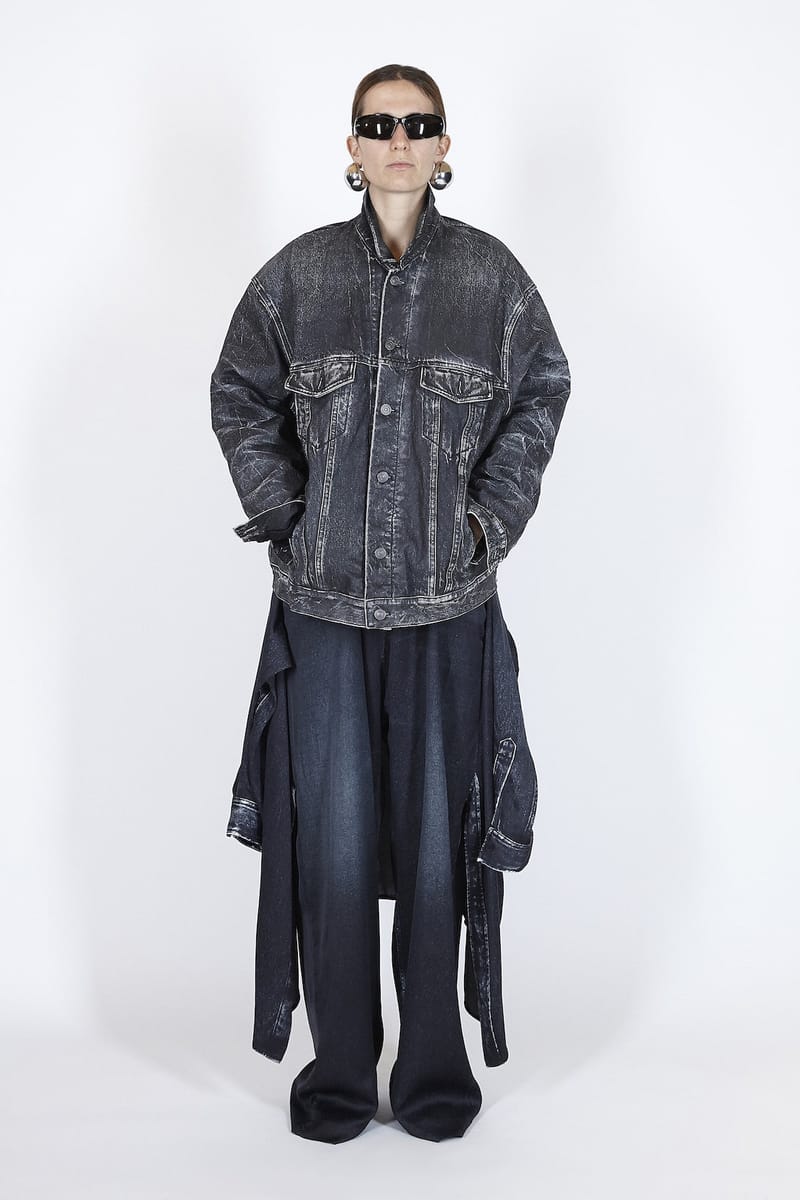 BALENCIAGA - ★Demna期の最後の写真集 未開封 VETEMENTS Summercamp 1355449.jpg