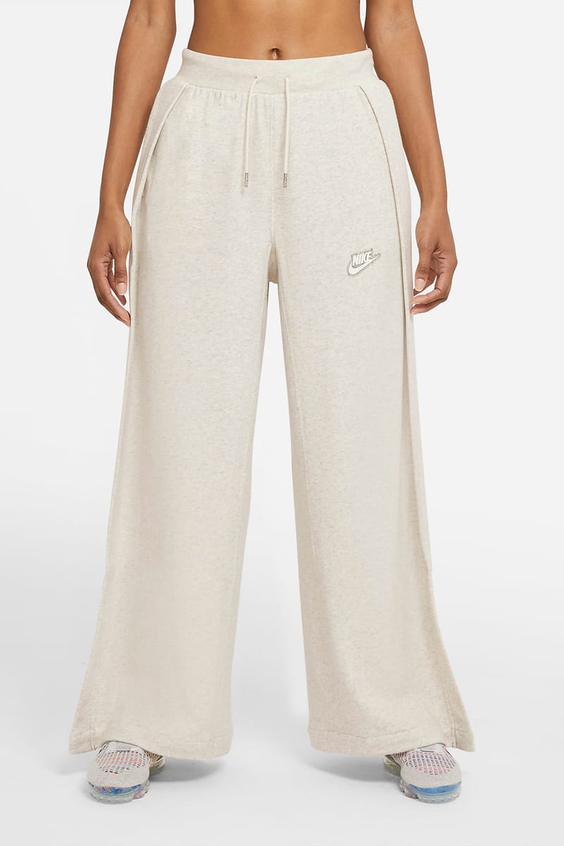 Nike essentials loose sweatpants in online oatmea