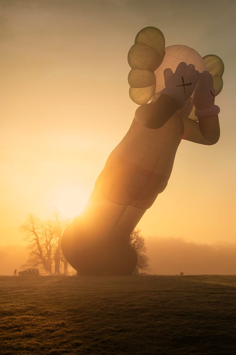 KAWS:HOLIDAY' UK Hot-Air Balloon | Hypebae