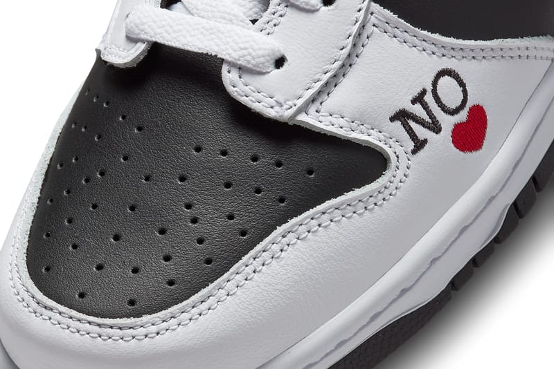 Supreme × Nike SB Dunk High White Black Supreme Nike SB Dunk High (SS22) - $128