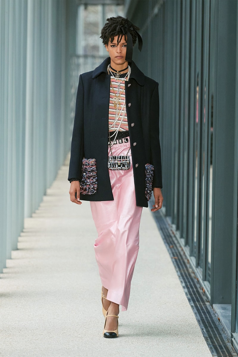 Chanel Métiers D'art 2021 2022 Runway Show 