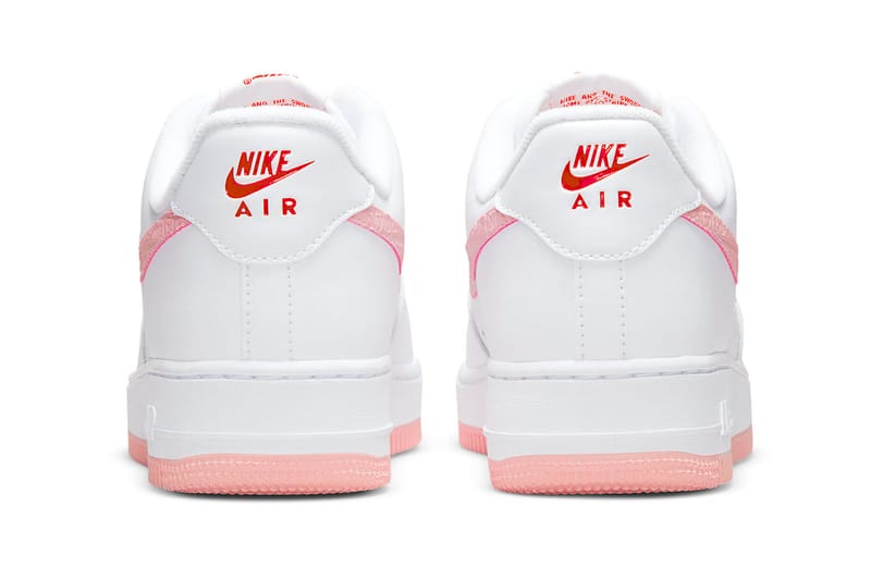 Pink white nike clearance shoes