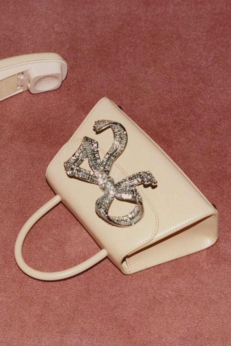 ||SALE|| SELF-PORTRAIT >> Micro The Bow ハンドバッグ Spring Summer 2024 SILVER EMBELLISHED MICRO BOW BAG