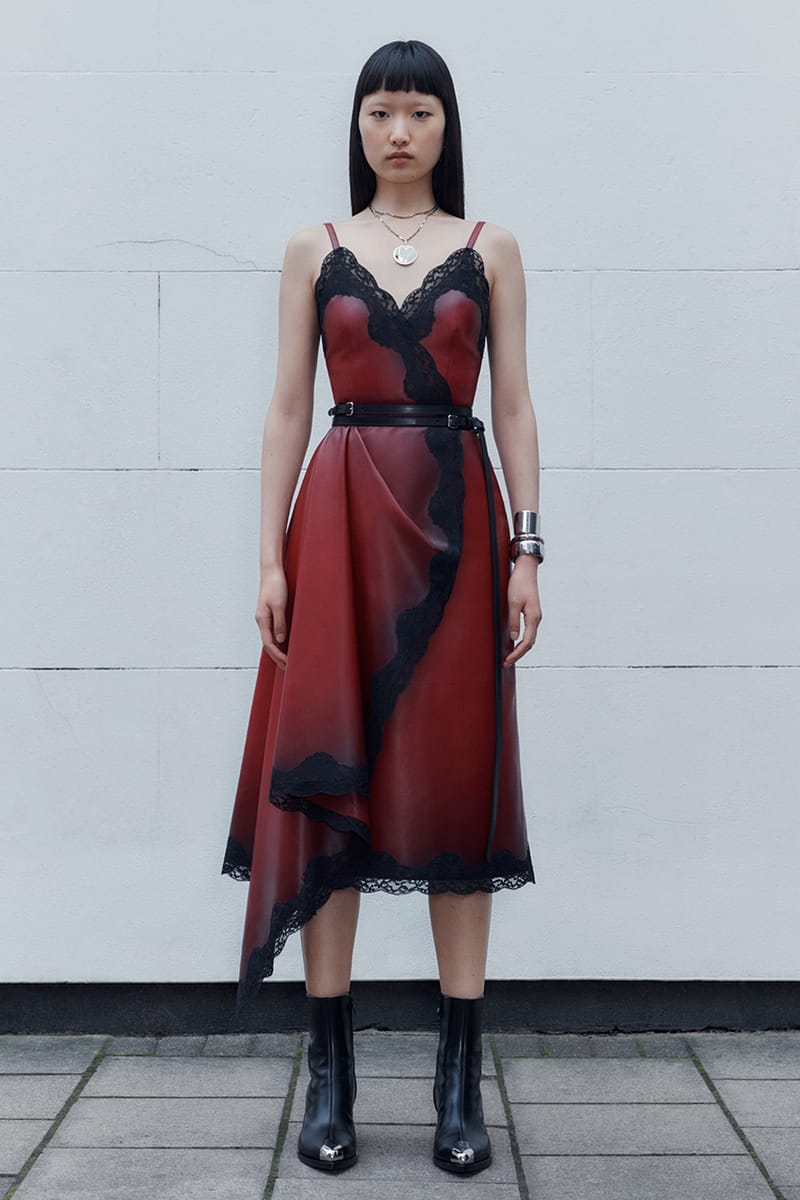 Alexander McQUEEN / ドレス McQueen Spring 2022 Ready-to-Wear Fashion Show | Vogue