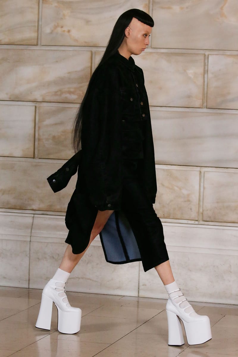 Marc Jacobs Showcases FW22 Runway in NYC | Hypebae