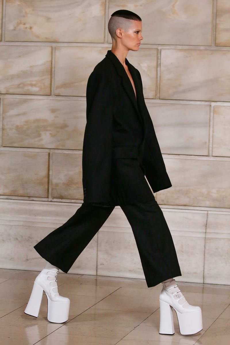 新作グッ Showcases Jacobs Marc FW22 Hypebae | NYC in Runway パンツ