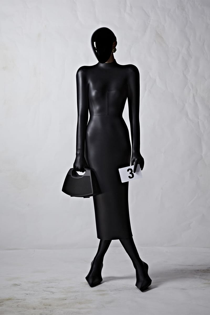 希少【Balenciaga】ファッション インスティチュート フーディ 顔を隠したモデルと予想外のキャスト 「バレンシアガ」のオート
