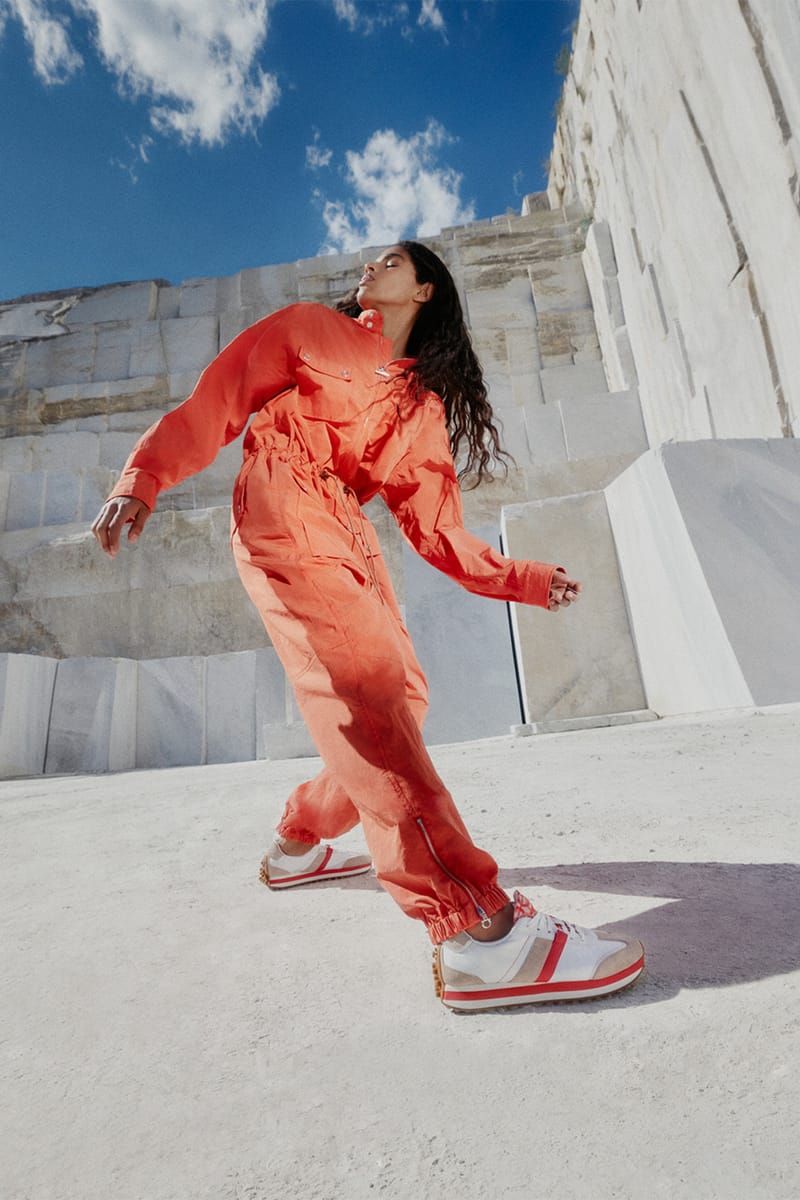 スニーカー Ferragamo Iggy Mixed Media Sneakers Ferragamo Launches Running Shoe for All Genders | Hypebae