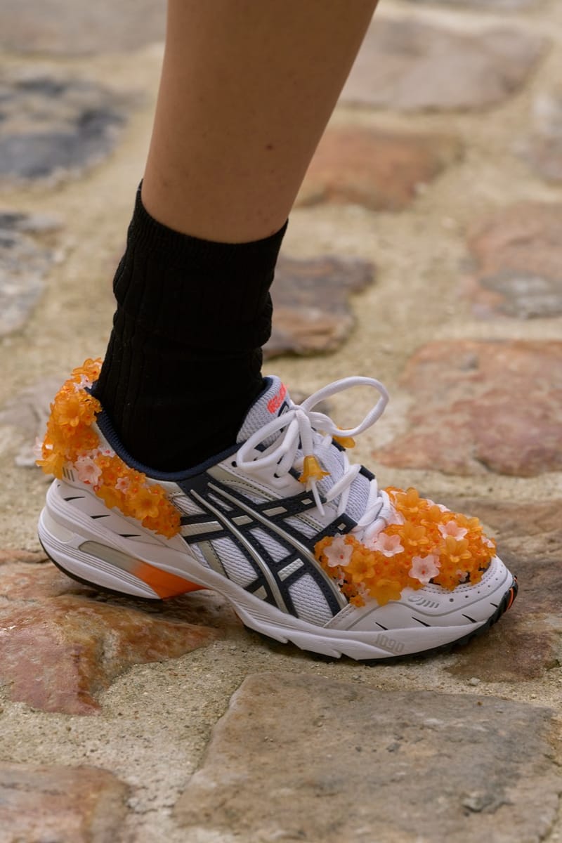 Cecilie Bahnsen Debuts Asics Collab at PFW | Hypebae Cecilie Bahnsen Debuts Asics Collab at PFW | Hypebae