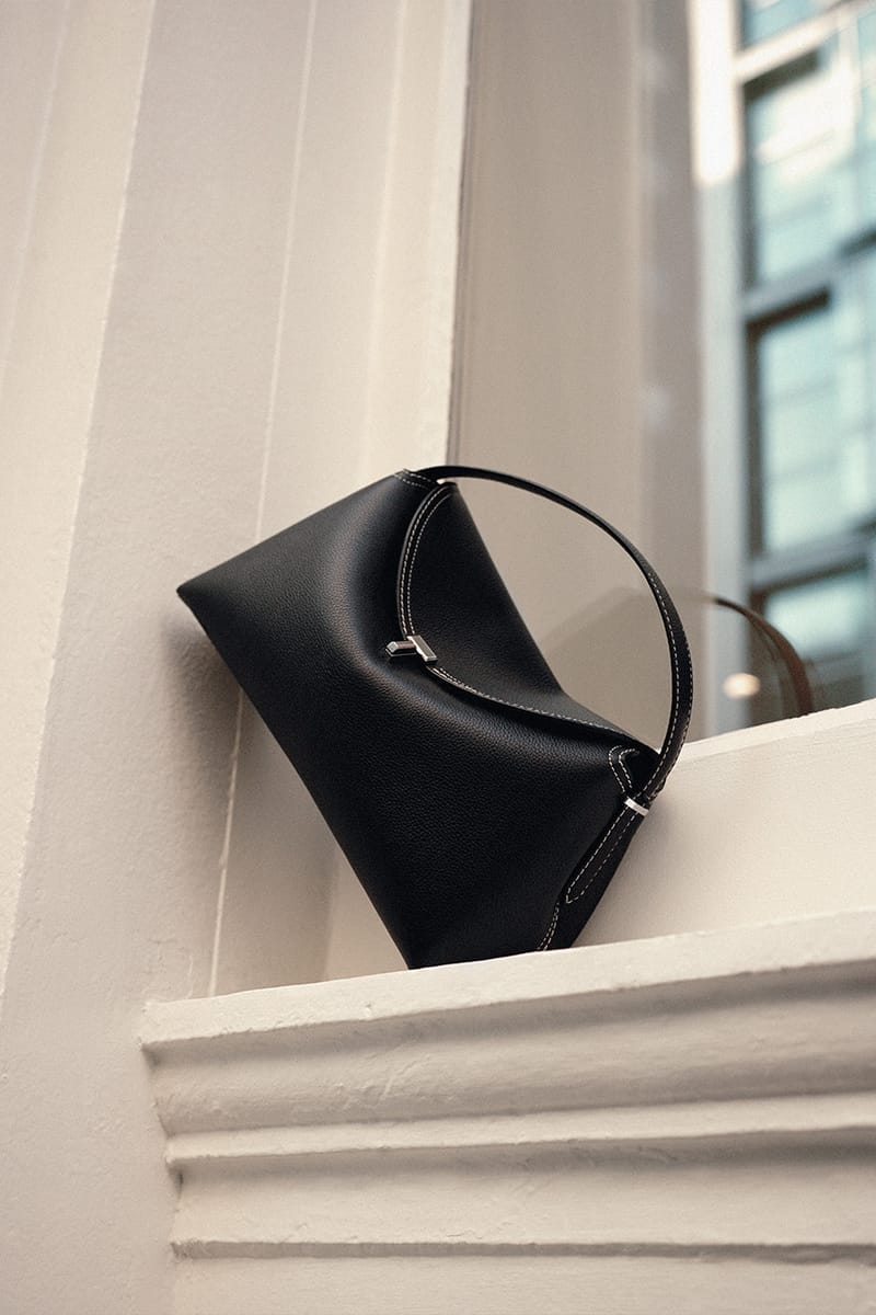 【TOTEME】Mini T-Lock クラッチ バッグ/ 各色 Mini T-Lock clutch black – TOTEME