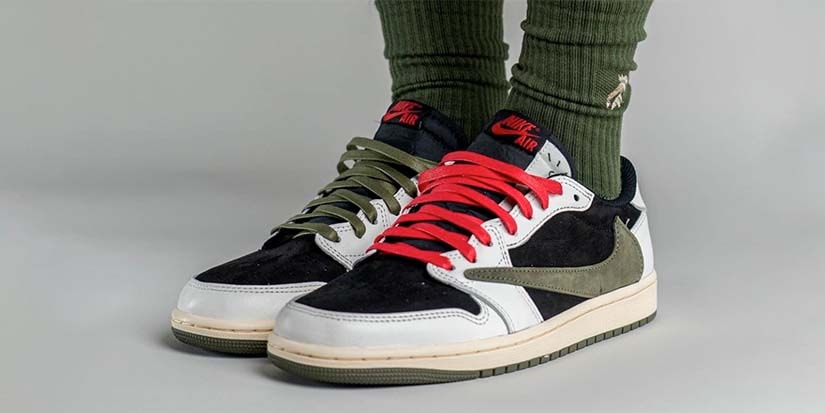 travis scott 1 on foot