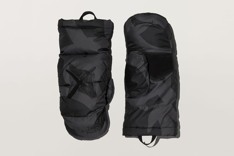 The North Face Kaws Gloves ブラック コラボ The North Face XX KAWS Second Collab Full Look | Hypebae
