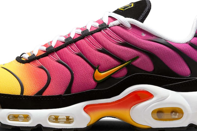 pink and orange nike air max