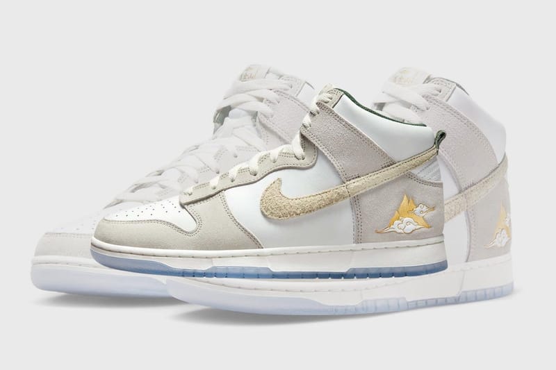 Nike dunks clearance high tops gold