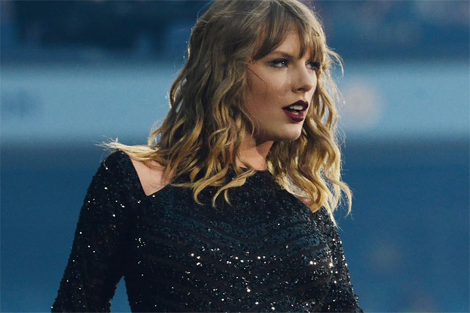 Double Winged Eyeliner Taylor Swift